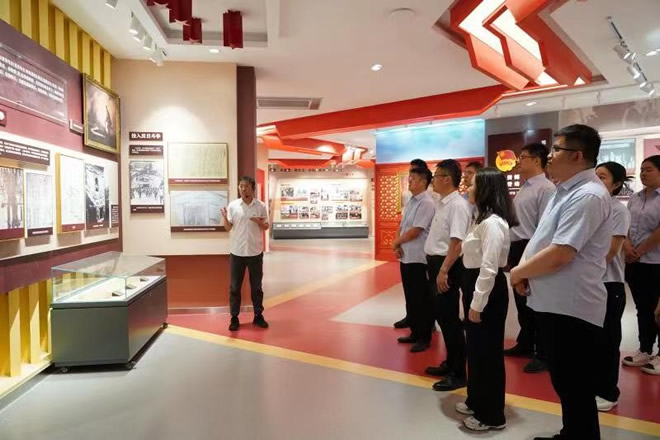 輕工供銷(xiāo)公司組織“青春當(dāng)有為 建功新時(shí)代”青年員工主題教育活動(dòng)
