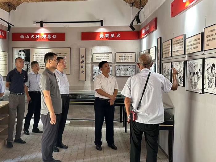 山東國投公司黨委常委、紀委書記、省監(jiān)委駐公司監(jiān)察專員趙文友參加輕工供銷公司黨建共建活動